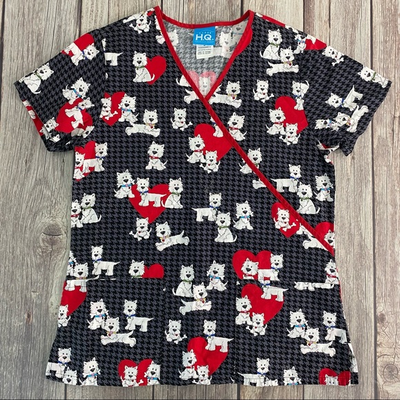 Scrub HQ Top Wonens Size S Medical Uniform Scrub Top Valentine Dogs & Hearts. - Picture 1 of 9